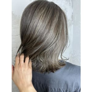 白髪ぼかしハイライトイルミナカラー￥15400