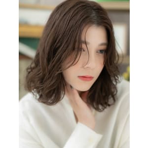 大人ハイライト濡れ髪くせ毛風センターパート　アッシュブラック