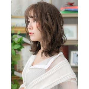 ヌーディーカラー外国人風フレンチガーリー　プラチナカラー