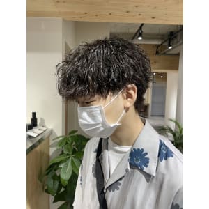 緩め波巻パーマ× 刈り上げマッシュ