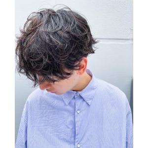 大人男子のニュアンスマッシュヘア