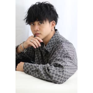 短髪ツーブロックマッシュ波スパイラルパーマ