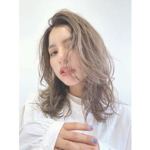 ダブルカラーで作る外国人風こなれミディアム