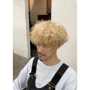 クルクルパーマ/ブリーチ/メンズ/¥6380 - prize Iris 池袋【プライズ アイリス】池袋駅東口店【プライズアイリス イケブクロ イケブクロヒガシグチテン】掲載中