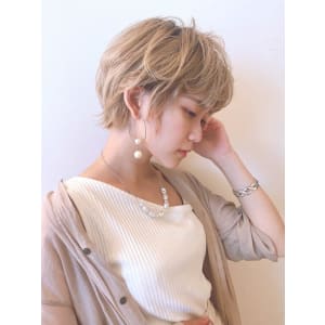耳かけカジュアルショート