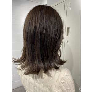オリーブベージュ_外ハネミディ