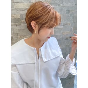 小粋な雰囲気で魅了するミニマムマッシュヘア