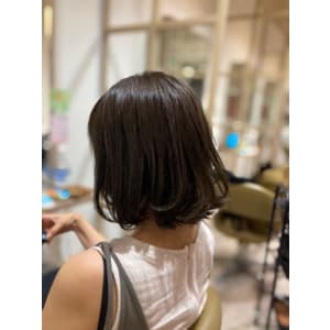 ４０代大人切りっぱなしボブ　ブルージュカラー