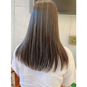 暗髪ストレートにハイライトでイメチェン - EMU international 春日部本店【エムインターナショナル】掲載中