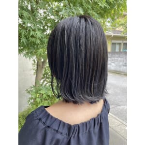 暗めブルーカラーの外ハネボブ