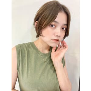 大人可愛い！センター分けショート