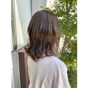 くびれ系外ハネミディアム