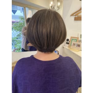 大人女子に人気小顔見え丸みナチュラルショートボブ梅ヶ丘美容室