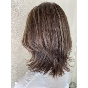 外ハネが可愛いレイヤーボブ