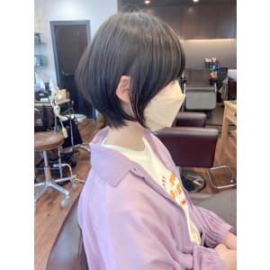 襟足長めのショートボブスタイル♪