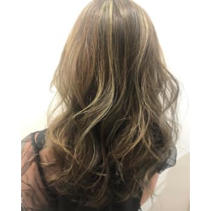 *Miik.* ハイライト　マット　グレージュ