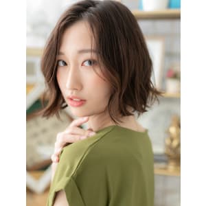 アシンメトリーかきあげ前髪くせ毛風小顔ボブ　結べるボブ