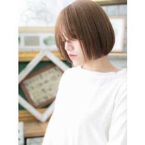 透け感前下がりボブ外国人風大人ハイライト　プラチナベージュ