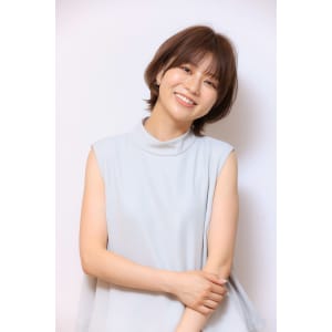 前髪あり大人のショートウルフくびれ外ハネ30代梅ヶ丘美容室