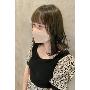 オリーブベージュ