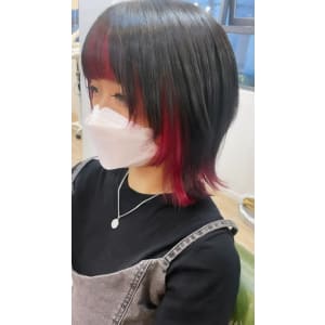 ブラック×チェリーレッドのコントラストカラー