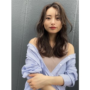miu&岩本康太　馴染む大人ハイライトとフェイスレイヤー