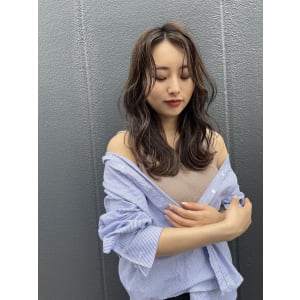 miu&岩本康太　馴染みない大人ハイライトとフェイスレイヤー