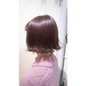 インナーカラーが可愛い外ハネボブ