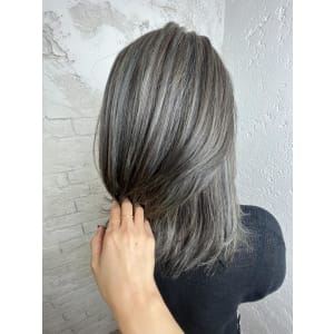 白髪ぼかしハイライトイルミナカラー￥15400