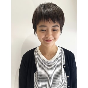タイトなシルエット耳かけショート【池袋美容室　uchla】