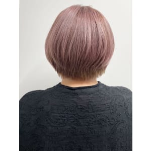 大人ショートのピンクベージュカラー【池袋美容室　uchla】