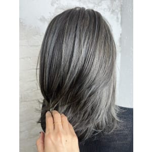 白髪ぼかしハイライトイルミナカラー￥15400