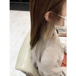 インナーカラー　グレージュ
