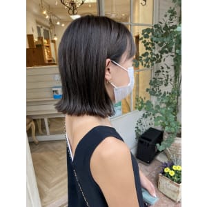 前髪ありショートボブ外ハネヘルシーヘア30代梅ヶ丘美容室