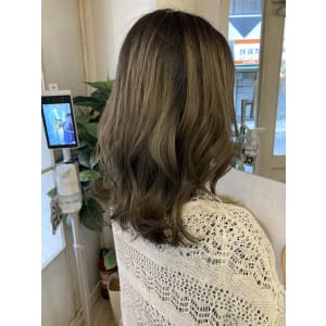 こなれオリーブグレージュヘアカラーミディヘア梅ヶ丘美容室