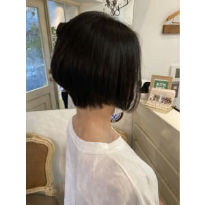 前下がりハンサムストレートボブ暗髪40代梅ヶ丘美容室
