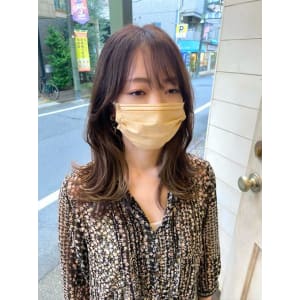 インナーカラーで魅せるひし形くびれセミディヘア梅ヶ丘美容室