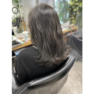 大人かわいい_セミロング_グレージュ