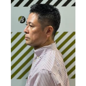 大人の刈り上げスタイル - BARBER-BAR 四谷店【バーバーバー ヨツヤテン】掲載中