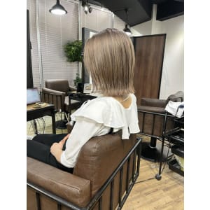 グレージュ　ミルクティーベージュ　ハイトーン
