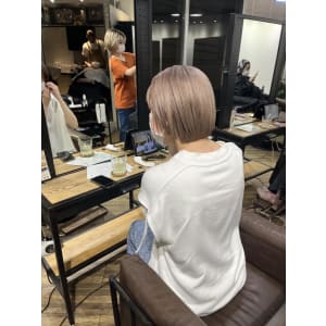 グレージュ　ミルクティーベージュ　ハイトーン