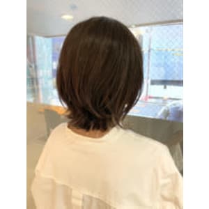 透明感のある明るい白髪染めに、外ハネくびれボブ☆