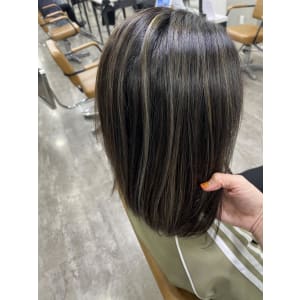 白髪ぼかしハイライトイルミナカラー￥15400