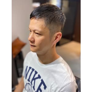 大人の刈り上げスタイル - BARBER-BAR 四谷店【バーバーバー ヨツヤテン】掲載中