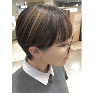 耳かけショートヘア