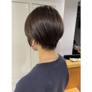 大人かわいい_ハンサムショート_アッシュベージュ