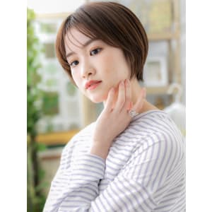 大人かわいい小顔ナチュラルマッシュショート　横顔美人