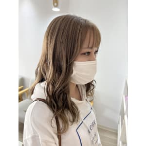 ベージュ