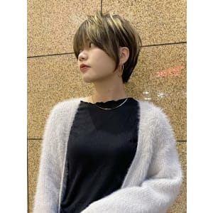大人美人くびれショート　カット　髪質改善　前髪　