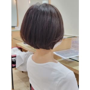 大人の丸みショートボブ